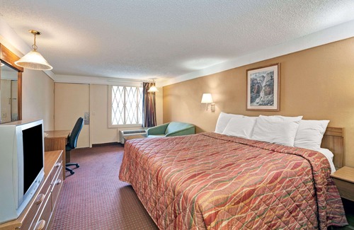 Tad Hotel | Knights Inn Charleston