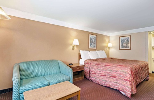 Tad Hotel | Knights Inn Charleston
