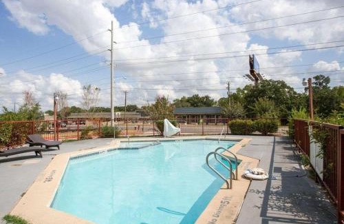 College Station Hotel | Knights Inn College Station