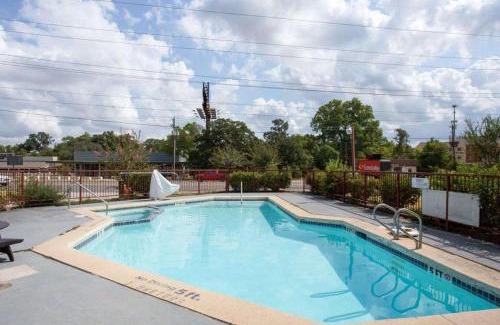 College Station Hotel | Knights Inn College Station