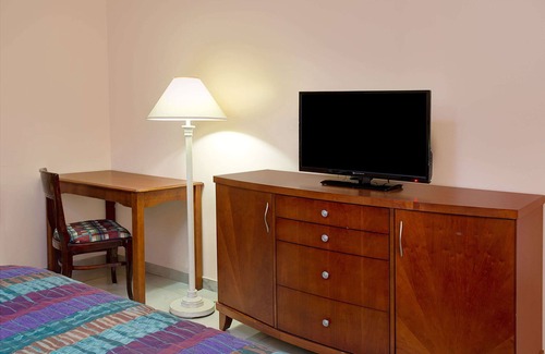 Hallandale Beach Hotel | Knights Inn Hallandale