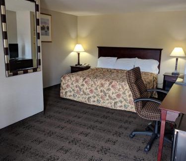 Pine Grove Hotel | Knights Inn Pine Grove