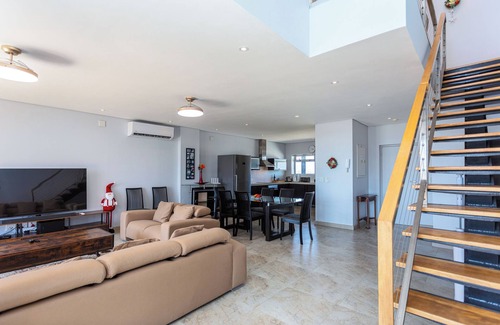 Century City Apartment | KnightsBridge 902E by CTHA