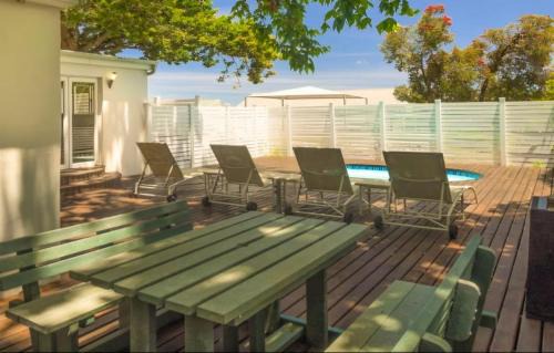 Knysna Central Apartment | Knoll at Oaklands - Two Bedroom APT Knysna Retreat!
