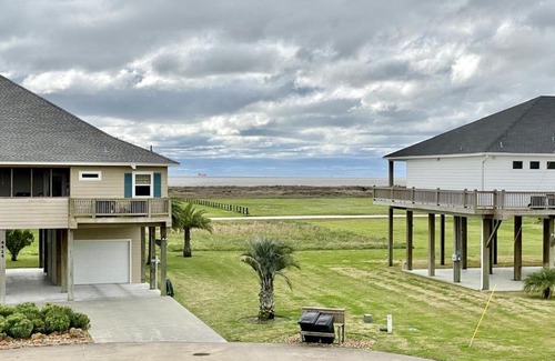 Crystal Beach House | Knot Flying home