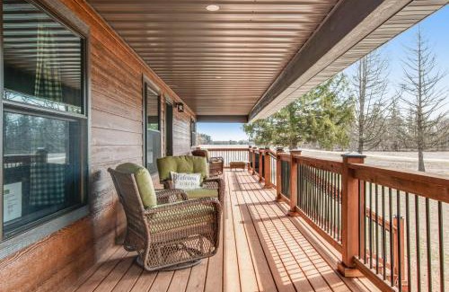Arkdale House | Knotty Pine Escape