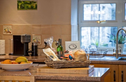 Hartington House | Knowl Cottage - Central Cosy