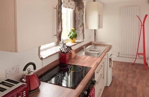Cragg Vale Cottage | KNOWLE LODGE, pet friendly, character holiday cottage in Cragg Vale