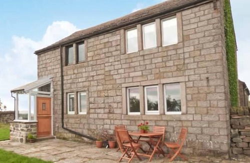 Cragg Vale Cottage | KNOWLE LODGE, pet friendly, character holiday cottage in Cragg Vale