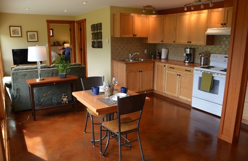 Nelson House | Knox Hill - Nelson holiday accommodation