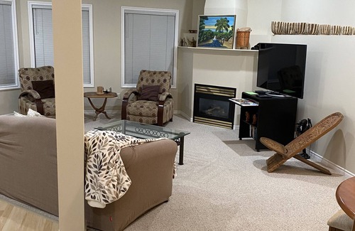 North End House | Knox Mountain Hillside suite nestled between mountains, 5 min from Okanagan Lake