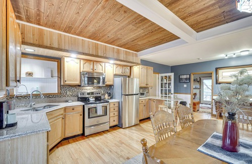 Bakerton House | Knoxville Home: On-Site Hiking & Outdoor Kitchen!