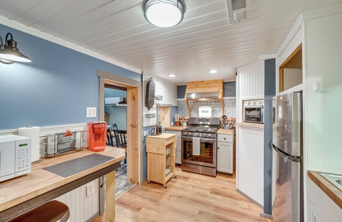 Brownsville Cottage | Knoxville Home: On-site Hiking & Outdoor Kitchen!