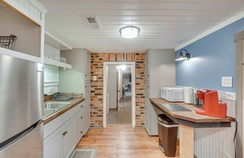 Brownsville Cottage | Knoxville Home: On-site Hiking & Outdoor Kitchen!