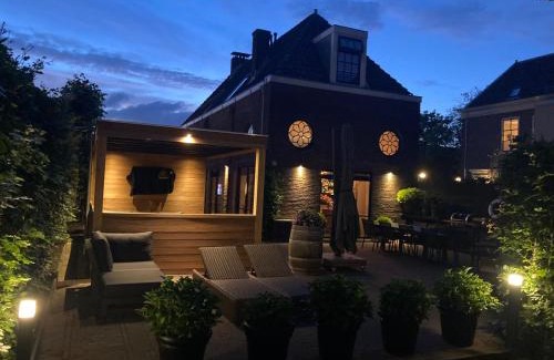 Voorburg Villa | Koetshuis aan het water 3 bedroom villa