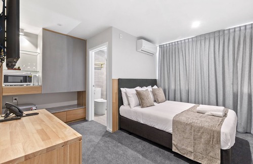 Papatoetoe Hotel | Kolmar Inn