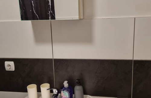 Krefeld Apartment | Komfortable 2-zimmer Wohnung in Krefeld, Zentral, Nähe Düsseldorf