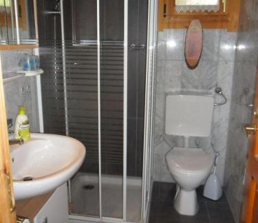 Viechtach House | Komfortables-Ferienblockhaus-Nr-27-56-qm-bis-4-Personen-Viechtach-Jaegerpark