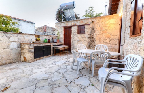 Lofou House | Komi Lofou Traditional House