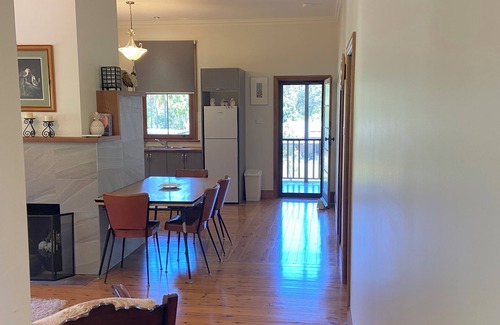 Bensville Cottage | Kookaburra Cottage 5 mins to beaches, national park, cafe's on the Central Coast