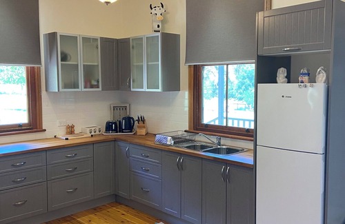 Bensville Cottage | Kookaburra Cottage 5 mins to beaches, national park, cafe's on the Central Coast
