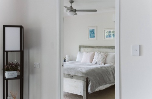 North Maleny House | Kookaburra Cottage - 2 Bedroom, 2 Bathroom Cottage with Lake View