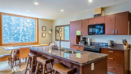 Sun Peaks Cabin | Kookaburra Lodge #303 By Bear Country