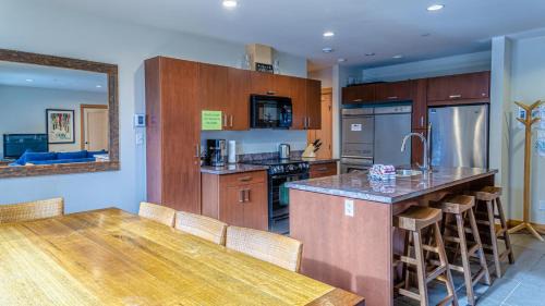 Sun Peaks Cabin | Kookaburra Lodge #303 By Bear Country