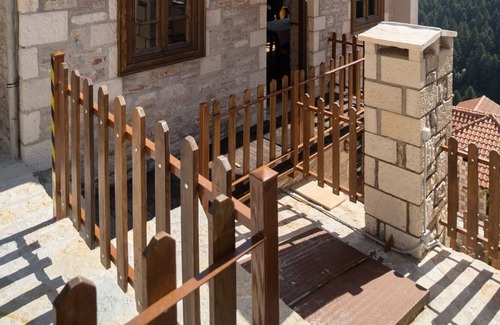 Karpenisi House | Korfes Guesthouse for families or groups of 6-9 combining comfort and privacy