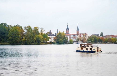 Zeuthen Boat Rental | Kormoran 1500 - license-free houseboat - KUHNLE-TOURS Zeuthen