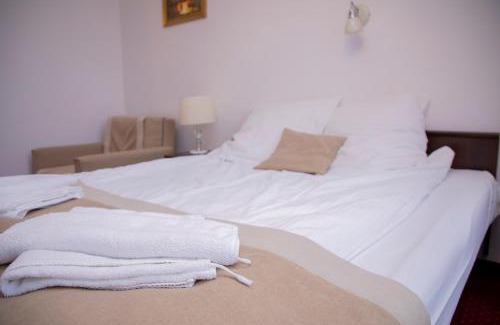 Leznica Wielka-Osiedle Hotel | Korona Palace