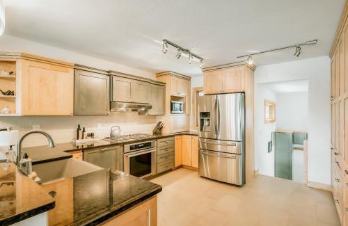 Plymouth House | Koselig Cottage on Medicine Lake