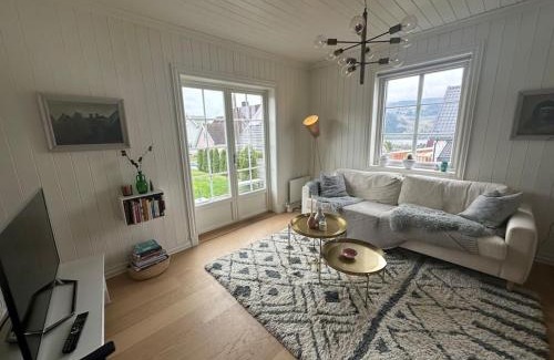 Lillehammer Villa | Koselig hus med stor og solrik hage