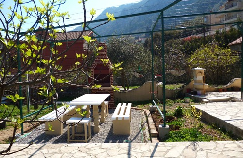 Muo Apartment | Kotor TIMI 3 - Studio Apartment 40 meters from the beach with garden grill