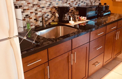Jupiter Cottage | KOZY COTTAGE - Sept openings! 2.7 m from beach, UVC clean,