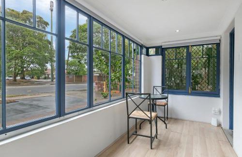 Arncliffe Apartment | KOZYGURU ARNCLIFFE SYDNEY AIRPORT LUXURY RENOVATED 3 BED free parking NAR232