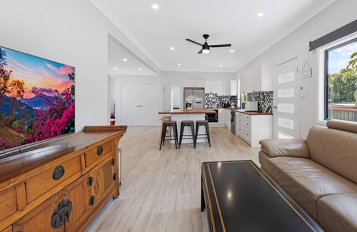 Glenbrook House | KozyGuru | Glenbrook | Renovated 5 Room House