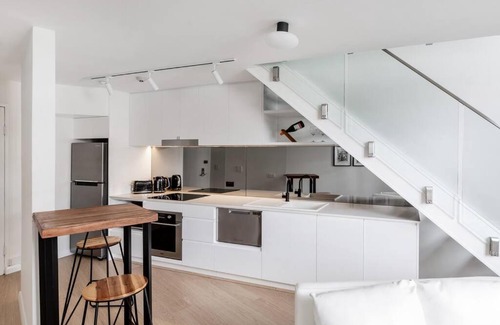 Sydney Central Business District Apartment | KozyGuru Sydney CBD Harbor View Loft with Parking