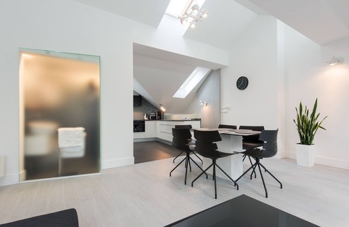Stare Miasto Apartment | Krakow Old Town, 3 bedrooms, 2 bathrooms, aircon, 8 guest