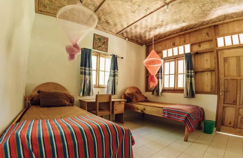 Krui House | Krui Surf Camp Hotel Mutiara Alam Zandino