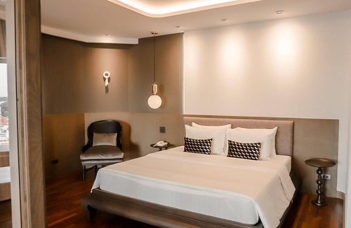 Samphao Lom Hotel | Krungsri River Hotel