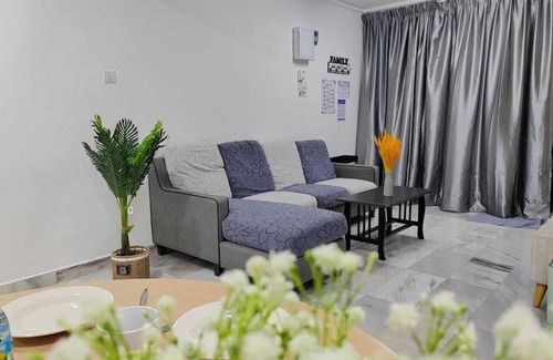 Kampung Darat Mak Bar House | Kuantan Town Staycation 2R2B@5min to HTAA#Netflix