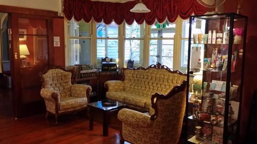 Blackheath House | KUBBA ROONGA GUESTHOUSE - Boutique Luxury Spa Retreat & Gardens - Blue Mountains