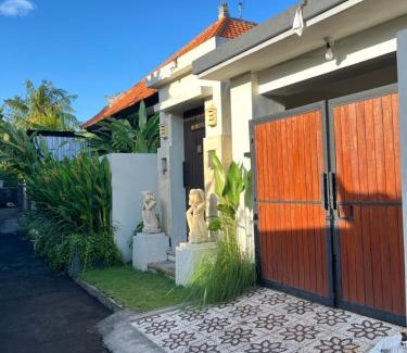 Klungkung House | Kubu In Dhana Guest House