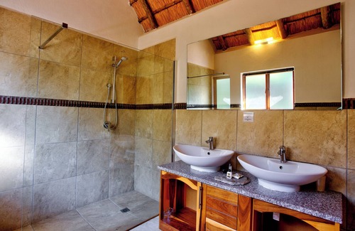 Thorny Bush Game Reserve Cabin | Kubu Safari Lodge