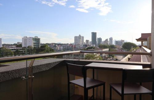 Kuching Apartment | KuchingCity - Snuggle - Sunset City View w Balcony