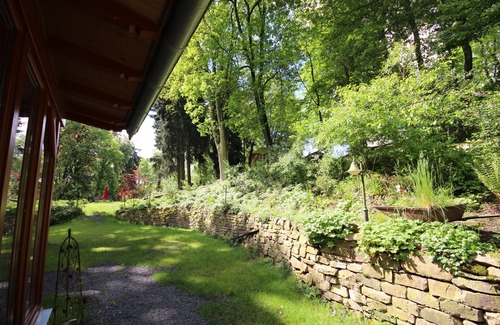 Hundsdorf Apartment | Kutscherhaus am Weiher- family-friendly, good transport connections,