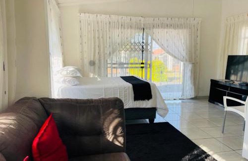 Rustenburg Apartment | Kwa Mmaloapi Guest House
