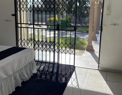 Rustenburg Apartment | Kwa Mmaloapi Guest House