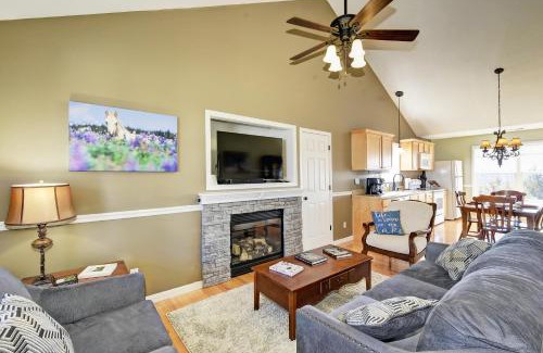 Taylorsville House | KY Cottage, with hot tub and lake view, on the Bourbon Trail